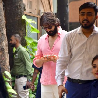 Photos: Kartik Aaryan snapped in Juhu