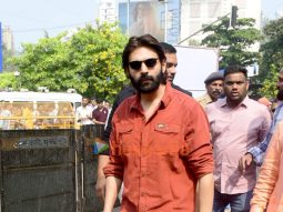 Photos: Kartik Aaryan visits Siddhivinayak Temple to seek blessings
