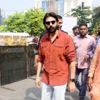 Photos: Kartik Aaryan visits Siddhivinayak Temple to seek blessings