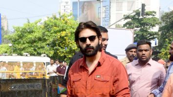 Photos: Kartik Aaryan visits Siddhivinayak Temple to seek blessings