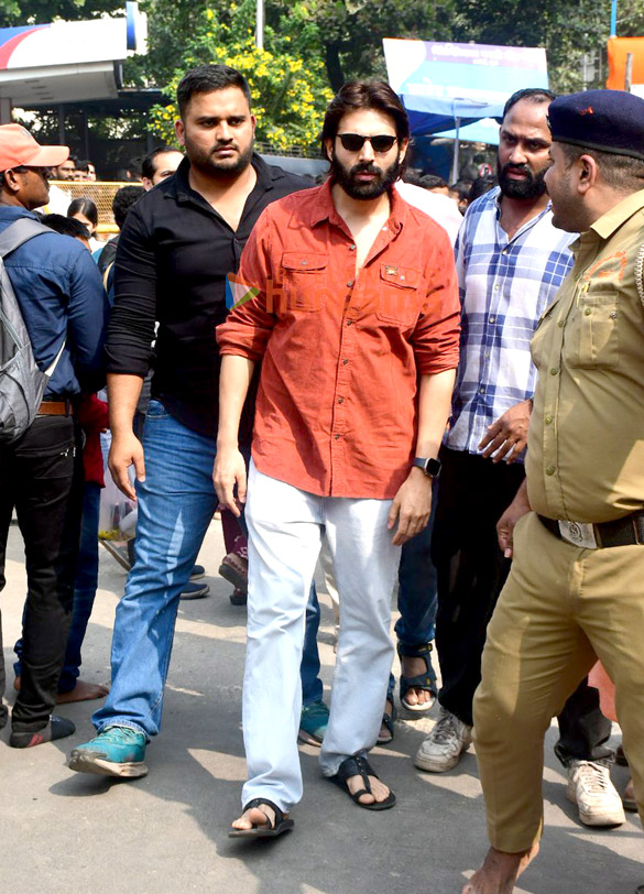 photos kartik aaryan visits siddhivinayak temple to seek blessings 4 3