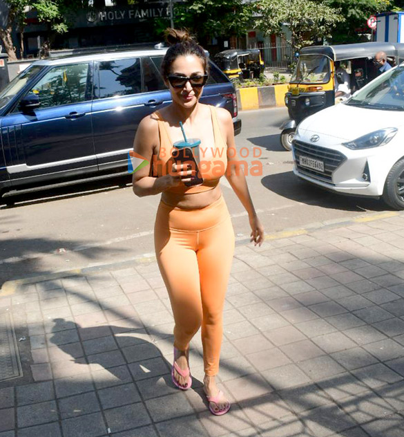 photos malaika arora snapped outside diva yoga in bandra 2 81