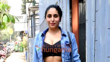 Photos: Neha Bhasin snapped outside a cafe in Bandra