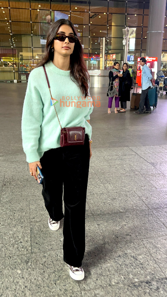 photos pooja hegde and varun dhawan snapped at the airport 3