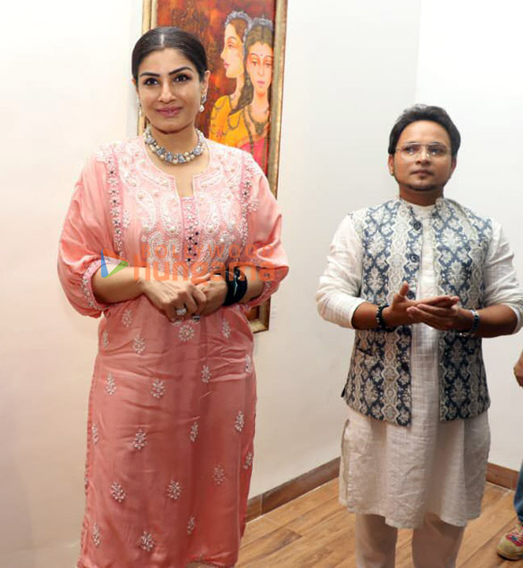 photos raveena tandon inaugurates vishal sablleys nayika at jehangir art gallery 4