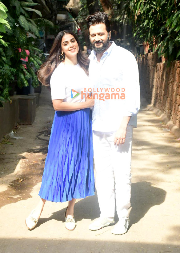 photos riteish deshmukh and genelia deshmukh snapped outside krome studio in bandra 1