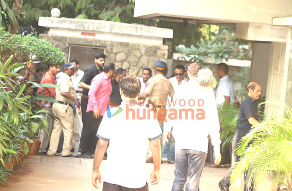 photos saif ali khan snapped returning home after attack 3