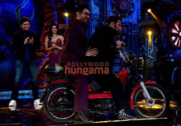 photos salman khan aamir khan and loveyapa actors junaid khan and khushi kapoor snapped at bigg boss 18 finale 3
