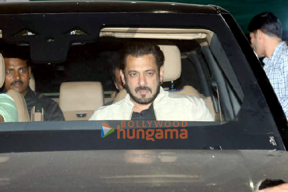 Photos: Salman Khan, Akshay Kumar, Twinkle Khanna, Iulia Vantur and Diljit Dosanjh snapped at Kalina airport Photos: Salman Khan, Akshay Kumar, Twinkle Khanna, Iulia Vantur and Diljit Dosanjh snapped at Kalina airport