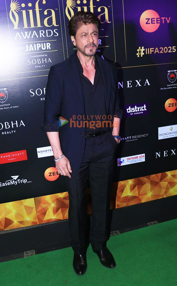 photos shah rukh khan kartik aaryan and other dignitaries snapped at the 25th iifa awards press conference 1