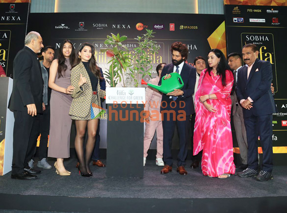 photos shah rukh khan kartik aaryan and other dignitaries snapped at the 25th iifa press conference 13