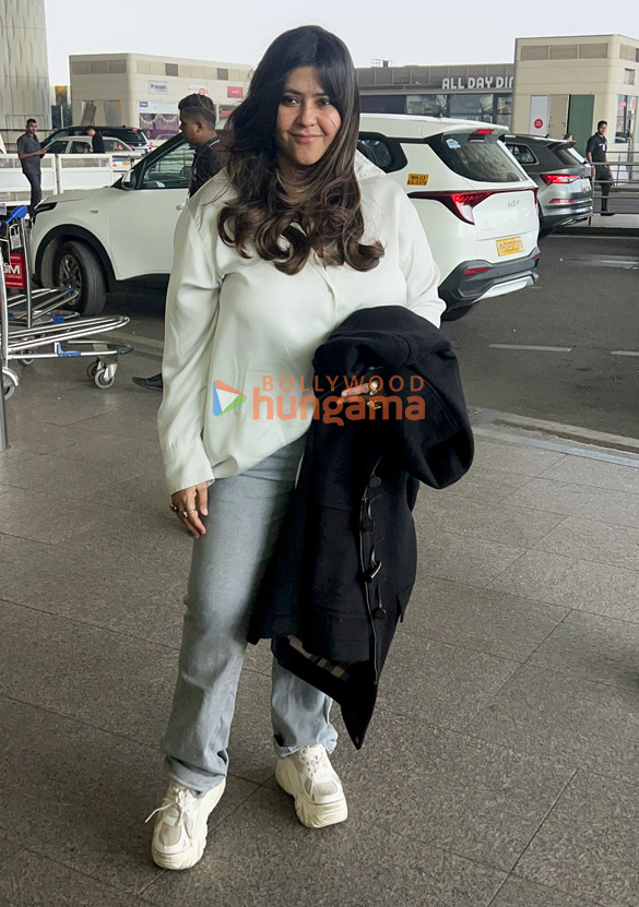 photos shahid kapoor bobby deol wamiqa gabbi and other snapped at the airport 5