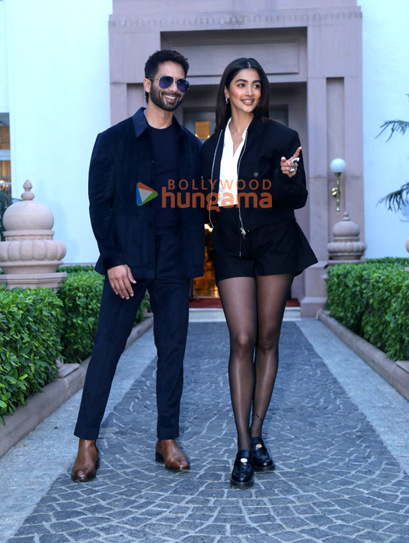 photos shahid kapoor and pooja hegde snapped promoting their film deva 4