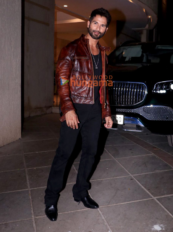 photos shahid kapoor snapped in bandra 3 4