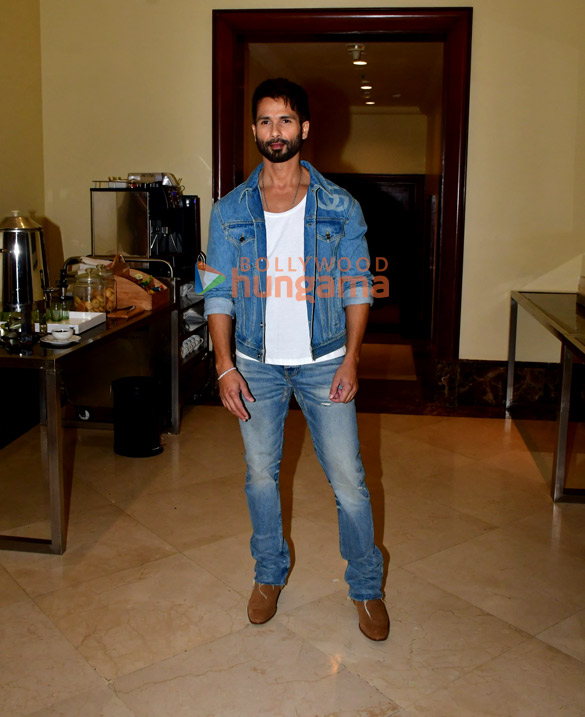 photos shahid kapoor snapped promoting his film deva 1