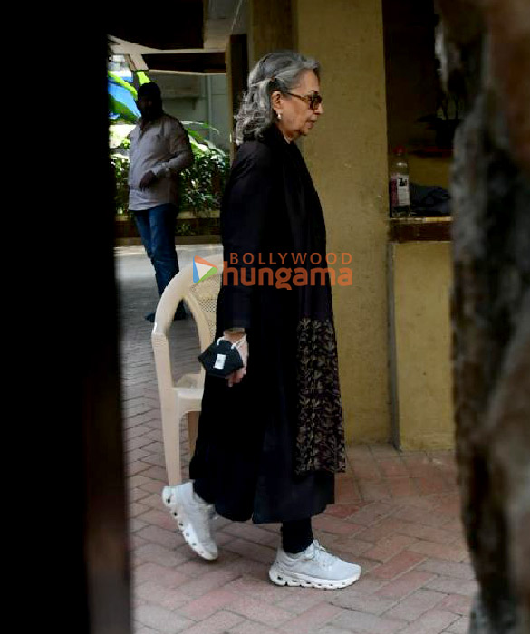 photos sharmila tagore and saba ali khan arrive at saif ali khans house in bandra 1