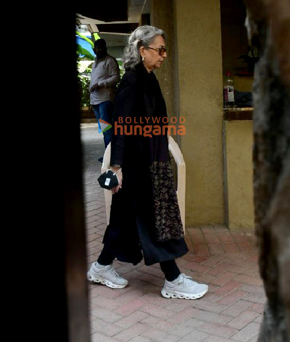 photos sharmila tagore and saba ali khan arrive at saif ali khans house in bandra 3
