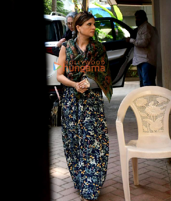photos sharmila tagore and saba ali khan arrive at saif ali khans house in bandra 4