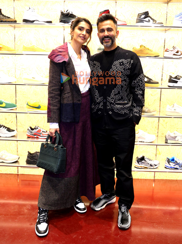 Photos: Sonam Kapoor Ahuja and Anand Ahuja snapped at an event Photos: Sonam Kapoor Ahuja and Anand Ahuja snapped at an event