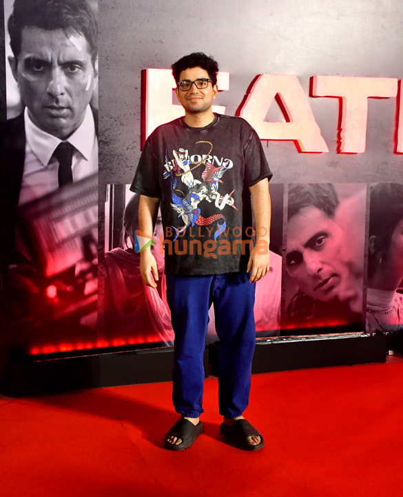 photos sonu sood jacqueline fernandez and others grace the premiere of fateh 16