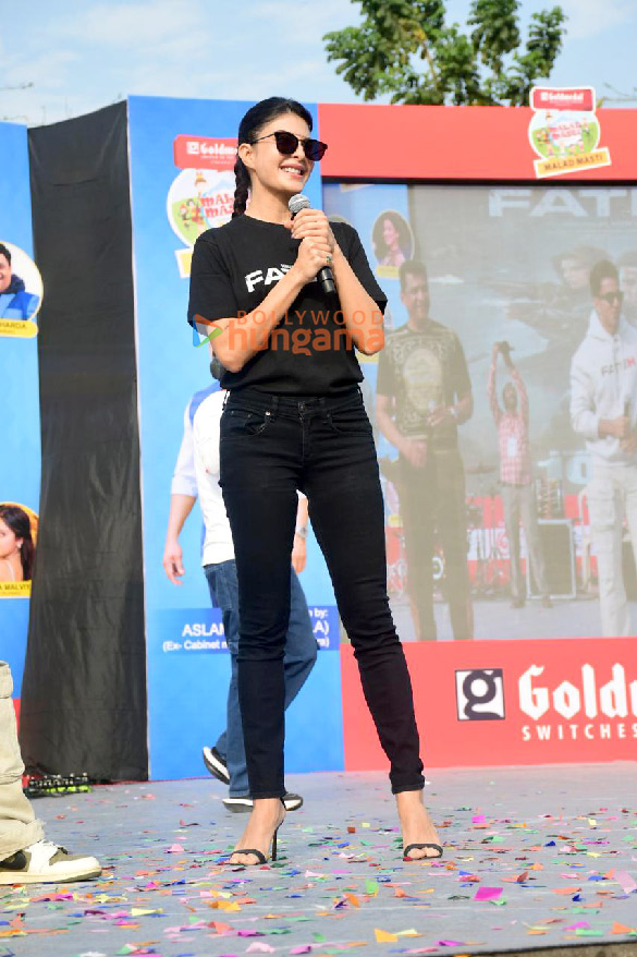 photos sonu sood and jacqueline fernandez attend malad masti by mla aslam shaikh 4