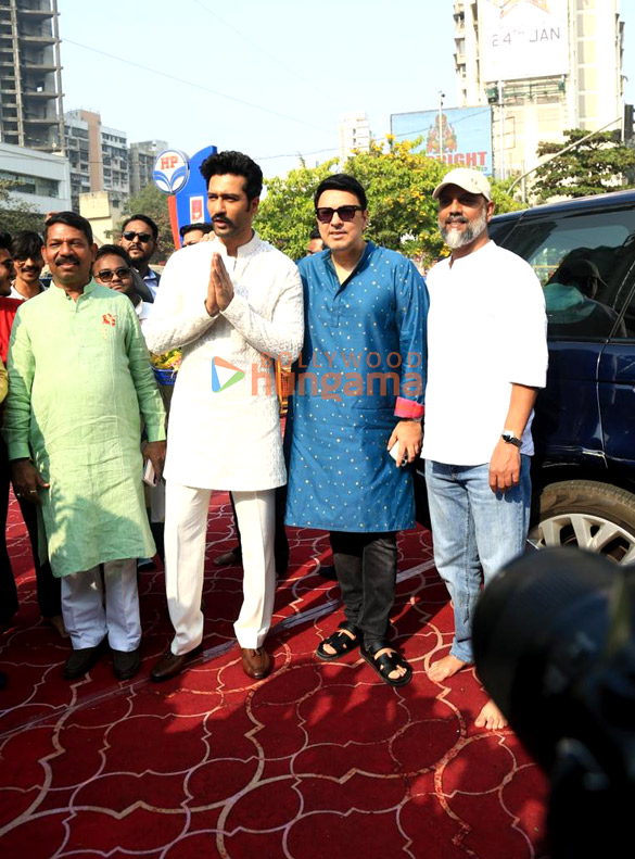 photos vicky kaushal dinesh vijan and laxman utekar snapped at siddhivinayak temple 1
