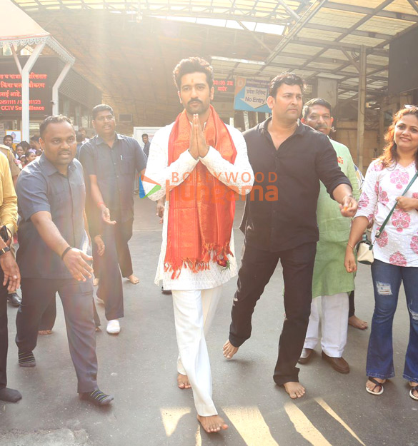 photos vicky kaushal dinesh vijan and laxman utekar snapped at siddhivinayak temple 2