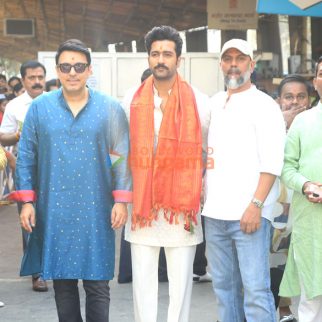 Photos: Vicky Kaushal, Dinesh Vijan and Laxman Utekar snapped at Siddhivinayak Temple