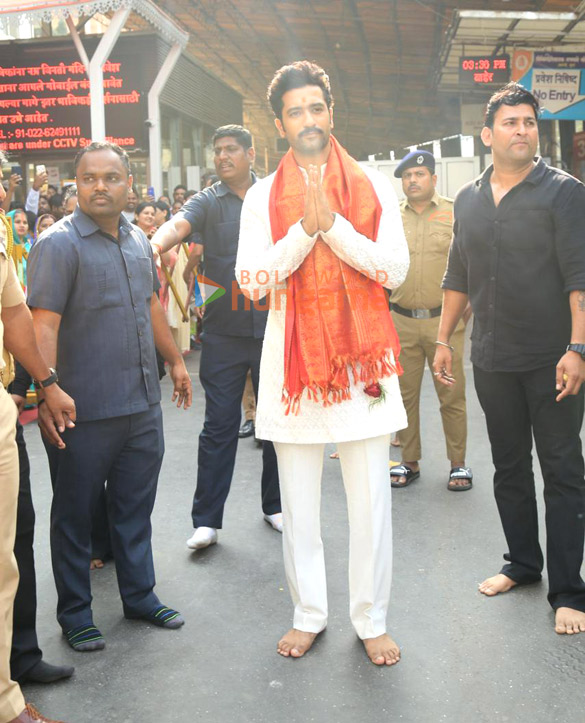 photos vicky kaushal dinesh vijan and laxman utekar snapped at siddhivinayak temple 5