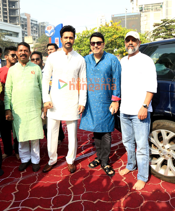 photos vicky kaushal dinesh vijan and laxman utekar snapped at siddhivinayak temple 6