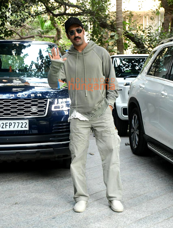 photos vicky kaushal with laxman utekar snapped at maddock office in santacruz 5