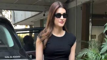 Kriti Sanon classy look posing for paps