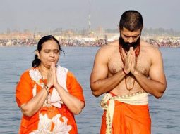 Vijay Deverakonda takes a holy dip at Maha Kumbh with his mother