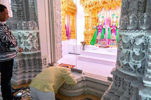 Govinda visits the Swaminarayan temple in New Jersey
