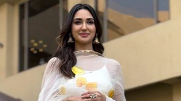 Nikita Dutta looks extremely pretty wearing her organza dupatta