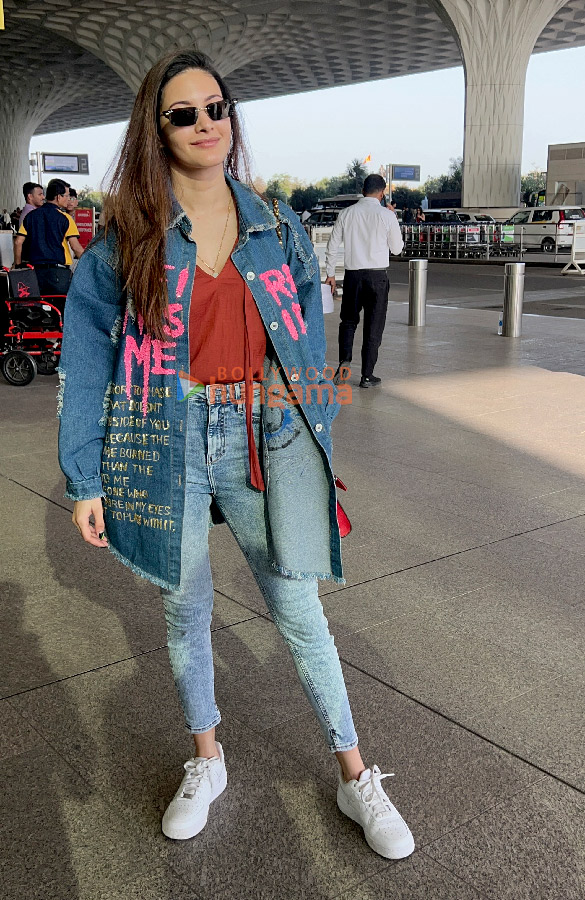photos amyra dastur rasha thadani raveena tandon and palak muchhal snapped at the airport 4