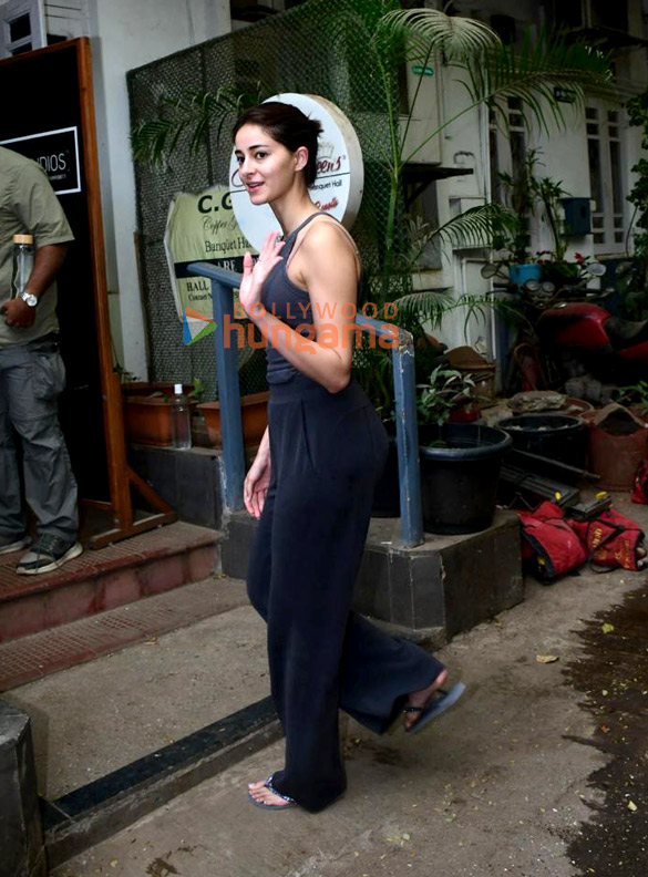 photos ananya panday spotted outside krome studio in bandra 6