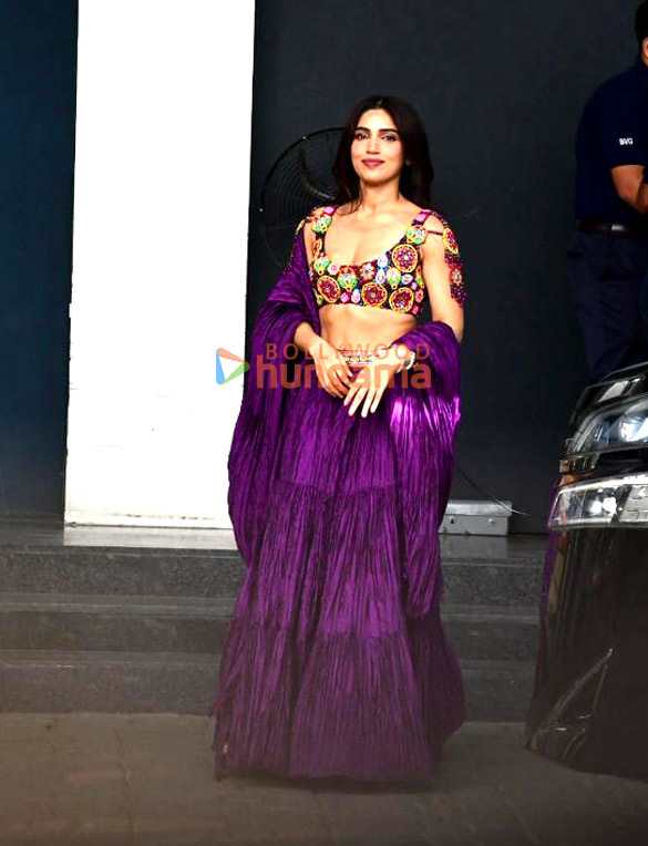 Photos: Arjun Kapoor, Bhumi Pednekar, Manushi Chhillar and Veer Pahariya snapped at Kalina airport Photos: Arjun Kapoor, Bhumi Pednekar, Manushi Chhillar and Veer Pahariya snapped at Kalina airport