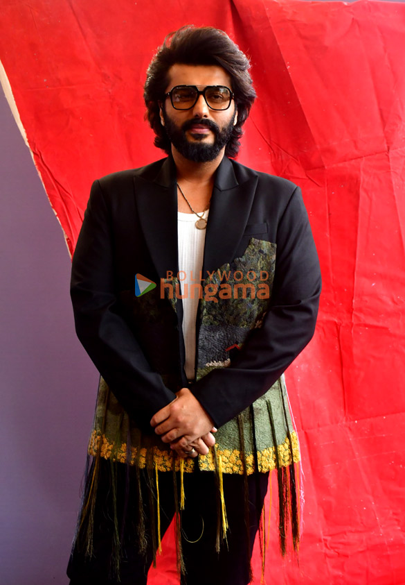 photos arjun kapoor bhumi pednekar rakul preet singh snapped on promoting their film mere husband ki biwi on the sets of indian idol 5
