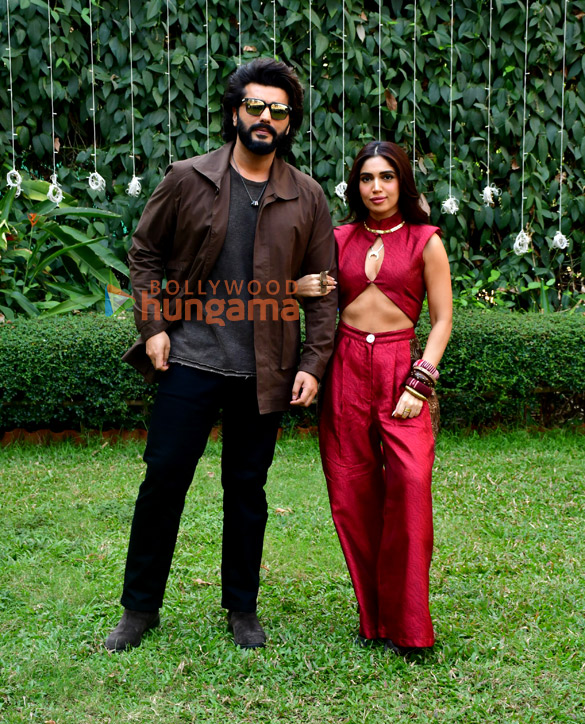 photos arjun kapoor bhumi pednekar and harsh gujral snapped promoting mere husband ki biwi 4