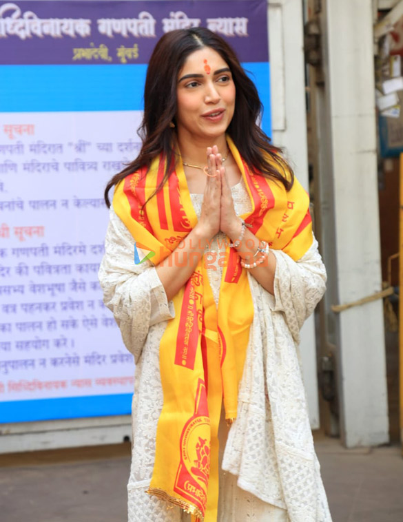Photos: Bhumi Pednekar snapped at the Siddhivinayak Temple in Mumbai Photos: Bhumi Pednekar snapped at the Siddhivinayak Temple in Mumbai