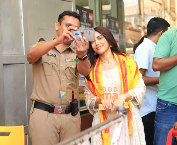 photos bhumi pednekar snapped at the siddhivinayak temple in mumbai 4
