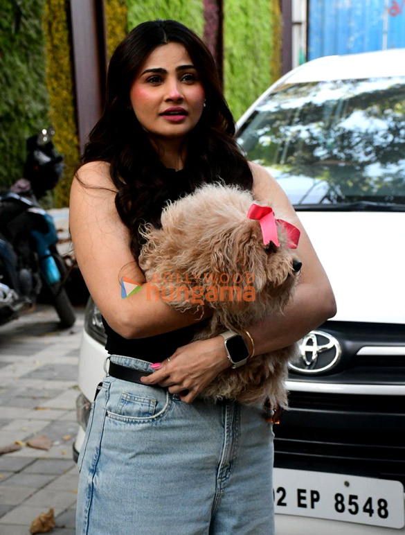 photos daisy shah snapped in bandra 1 3