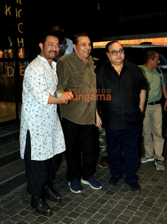 photos dharmendra rekha aamir khan and others grace the special screening of loveyapa at excel entertainments office 5