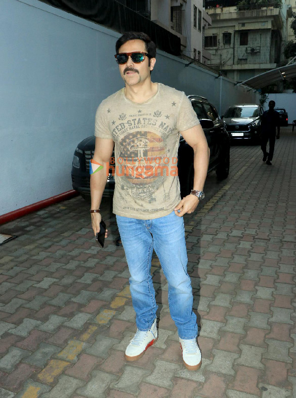 photos emraan hashmi snapped in bandra 2 3