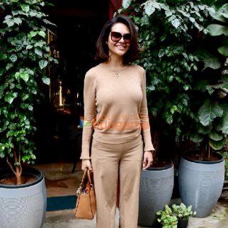 Photos: Esha Gupta snapped in Bandra