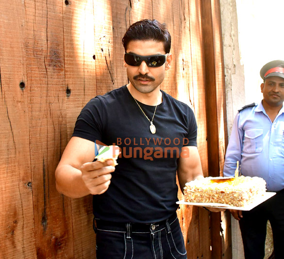 photos gurmeet choudhary snapped celebrating birthday with paps 2