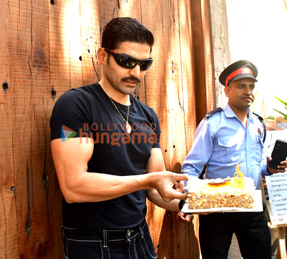 photos gurmeet choudhary snapped celebrating birthday with paps 6
