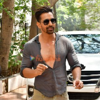 Photos: Harshvardhan Rane and Sonakshi Sinha snapped in Juhu