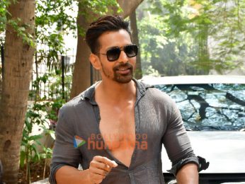 Photos: Harshvardhan Rane and Sonakshi Sinha snapped in Juhu